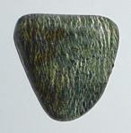 Serpentin-Silberauge TS 1 ca. 2,6 cm breit x 2,7 cm hoch x 0,8 cm dick (6,4 gr.)