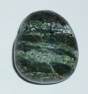 Serpentin-Silberauge TS gebohrt 2 ca. 1,8 cm breit x 2,1 cm hoch x 1,2 cm dick (7,3 gr.)