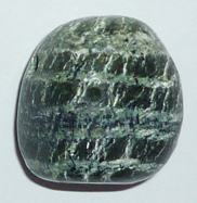 Serpentin-Silberauge TS gebohrt 6 ca. 2,3 cm breit x 2,3 cm hoch x 1,7 cm dick (12,9 gr.)