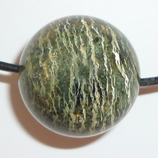 Serpentin Silberauge Kugel gebohrt, ø 2,0 cm mit Lederband