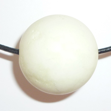 Zitronenmagnesit Kugel gebohrt, ø 2,0 cm mit Lederband