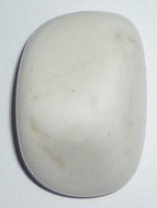 Aragonit weiß TS 3 ca. 1,8 cm breit x 2,8 cm hoch x 1,8 cm dick (15,2 gr.)