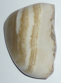 Aragonit weiß TS 5 ca. 3,1 cm breit x 4,4 cm hoch x 2,1 cm dick (41,1 gr.)