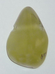 Prehnit gelb TS gebohrt 4 ca. 2,1 cm breit x 3,0 cm hoch x 1,5 cm dick (11,5 gr.)