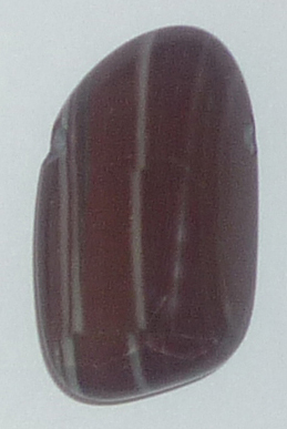 Dolomit gebohrt gebändert TS 2 ca. 2,0 cm breit x 3,5 cm hoch x 1,2 cm dick (12,9 gr.)