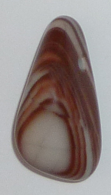 Dolomit gebohrt gebändert TS 3 ca. 1,8 cm breit x 3,4 cm hoch x 1,6 cm dick (13,3 gr.)