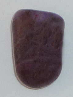 Lavendel Jade TS 06 ca. 1,8 cm breit x 2,6 cm hoch x 1,4 cm dick (12,1 gr.)