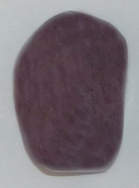Lavendel Jade TS 09 ca. 1,8 cm breit x 2,7 cm hoch x 1,6 cm dick (15,1 gr.)