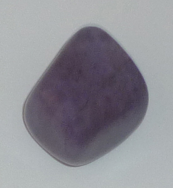 Lavendel Jade geb. TS 6 ca. 2,2 cm breit x 2,5 cm hoch x 1,5 cm dick (13,2 gr.)