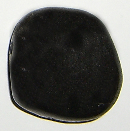 Magnetit gebohrt TS 4 ca. 2,8 cm breit x 2,9 cm hoch x 1,4 cm dick (37,6 gr.)