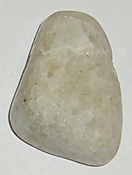 Marmor weiß Calcit-Marmor ebohrt TS 2 ca. 2,4 cm breit x 2,9 cm hoch x 1,5 cm dick (14,7 gr.)