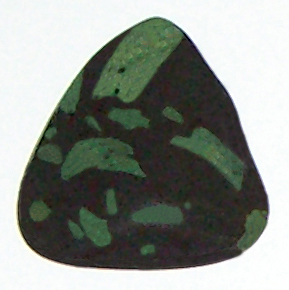 Porphyrit Epidot TS 1 ca. 2,6 cm breit x 2,8 cm hoch x 1,1 cm dick (9,1 gr.)