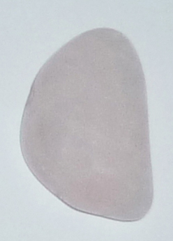 Petalit rosa geb. TS 2 ca. 1,8 cm breit x 2,9 cm hoch x 1,1 cm dick (8,6 gr.)