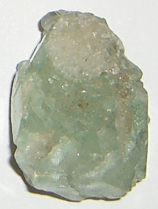 Apophyllit grün Natur 04 ca. 1,9 cm breit x 2,6 cm hoch x 1,4 cm dick (7,5 gr.)