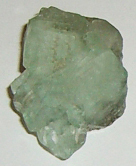 Apophyllit grün Natur 05 ca. 2,0 cm breit x 2,8 cm hoch x 1,7 cm dick (8,5 gr.)