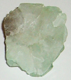 Apophyllit grün Natur 06 ca. 2,2 cm breit x 2,7 cm hoch x 1,5 cm dick (8,7 gr.)