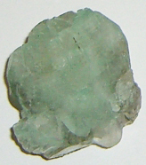 Apophyllit grün Natur 07 ca. 2,3 cm breit x 2,7 cm hoch x 1,6 cm dick (9,7 gr.)