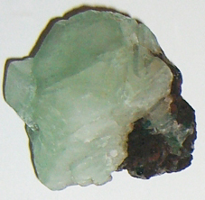 Apophyllit grün Natur 15 ca. 2,5 cm breit x 2,9 cm hoch x 2,4 cm dick (20,4 gr.)