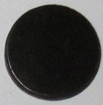 Schungit Scheibe klein 2 ca. 1,9 cm Durchmesser x 0,3 cm dick (1,6 gr.)
