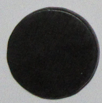 Schungit Scheibe klein 3 ca. 1,9 cm Durchmesser x 0,3 cm dick (1,6 gr.)
